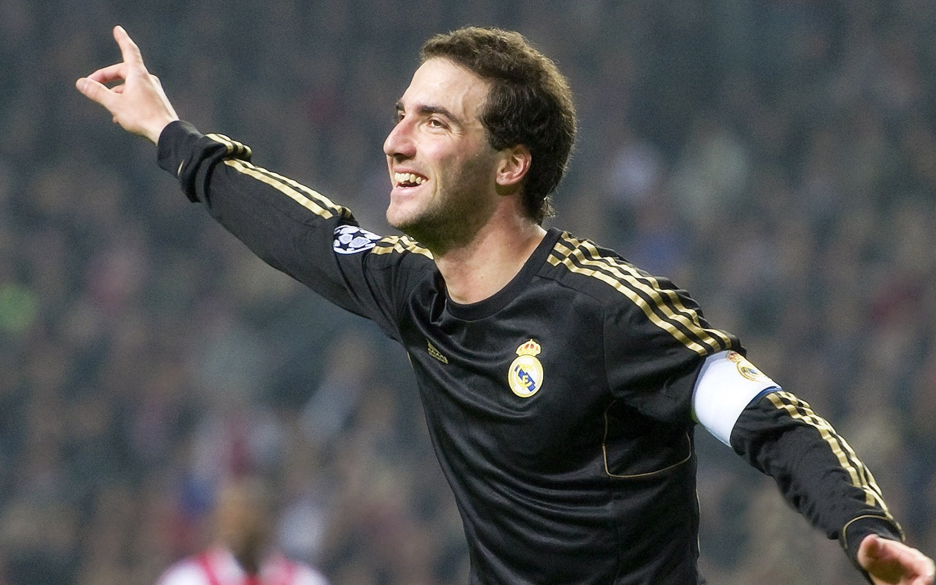 开云体育娱乐-西甲比赛,战术分析细腻入微,控球与瞬间攻防转换的深度解析,西甲技术